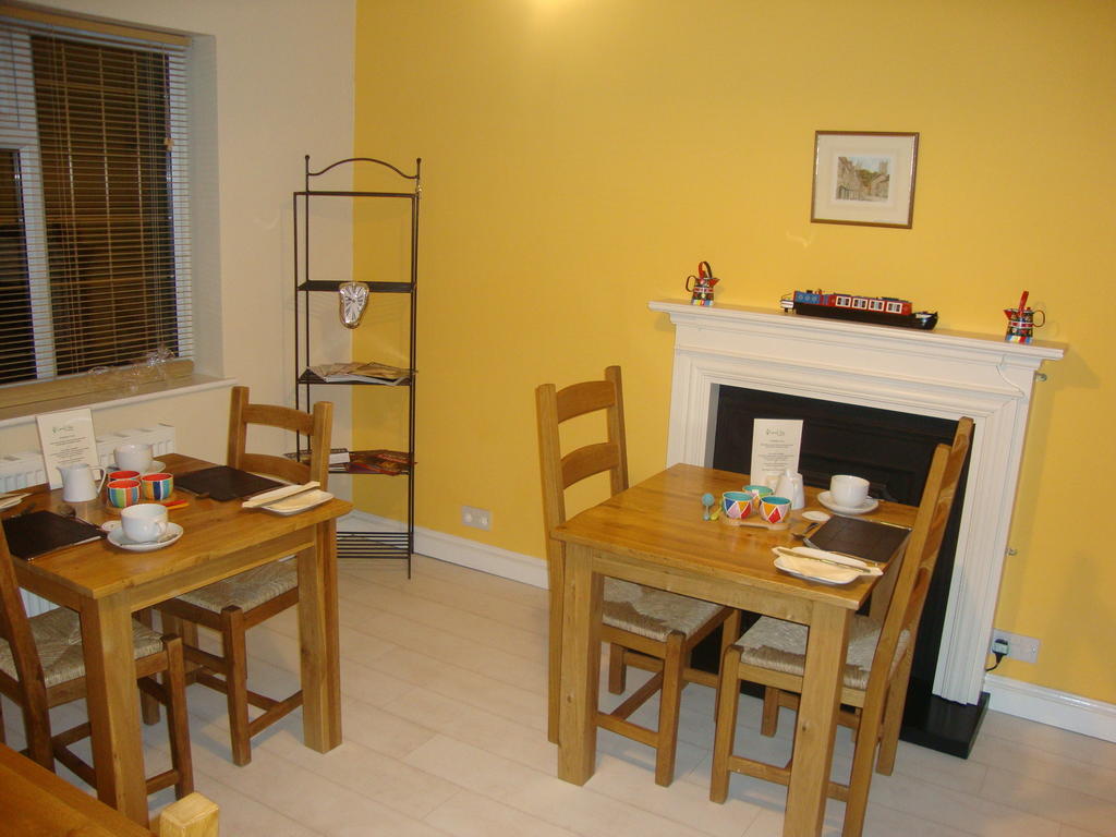 Canal View Bed And Breakfast Saxilby Exterior photo